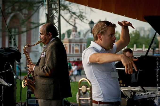 Benny Golson, Antti Martin Rissanen and The George Garanian Moscow Big Band, Moscow, Russia, 2010.