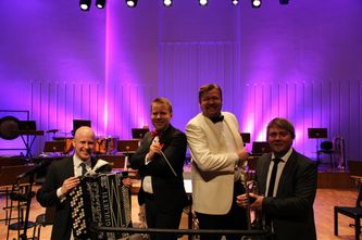 Niko Kumpuraava (haitari), Antti Rissanen (kpm), Juha Hostikka (tenor) ja Tero Lindberg (trumpetti), Joensuun Kaupunginorkesteri, 2013